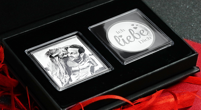 Geschenkbox mit Gravuren: Fotogravur und Motivgravur.