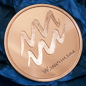 Kupfermedaille mit Sternzeichengravur. 